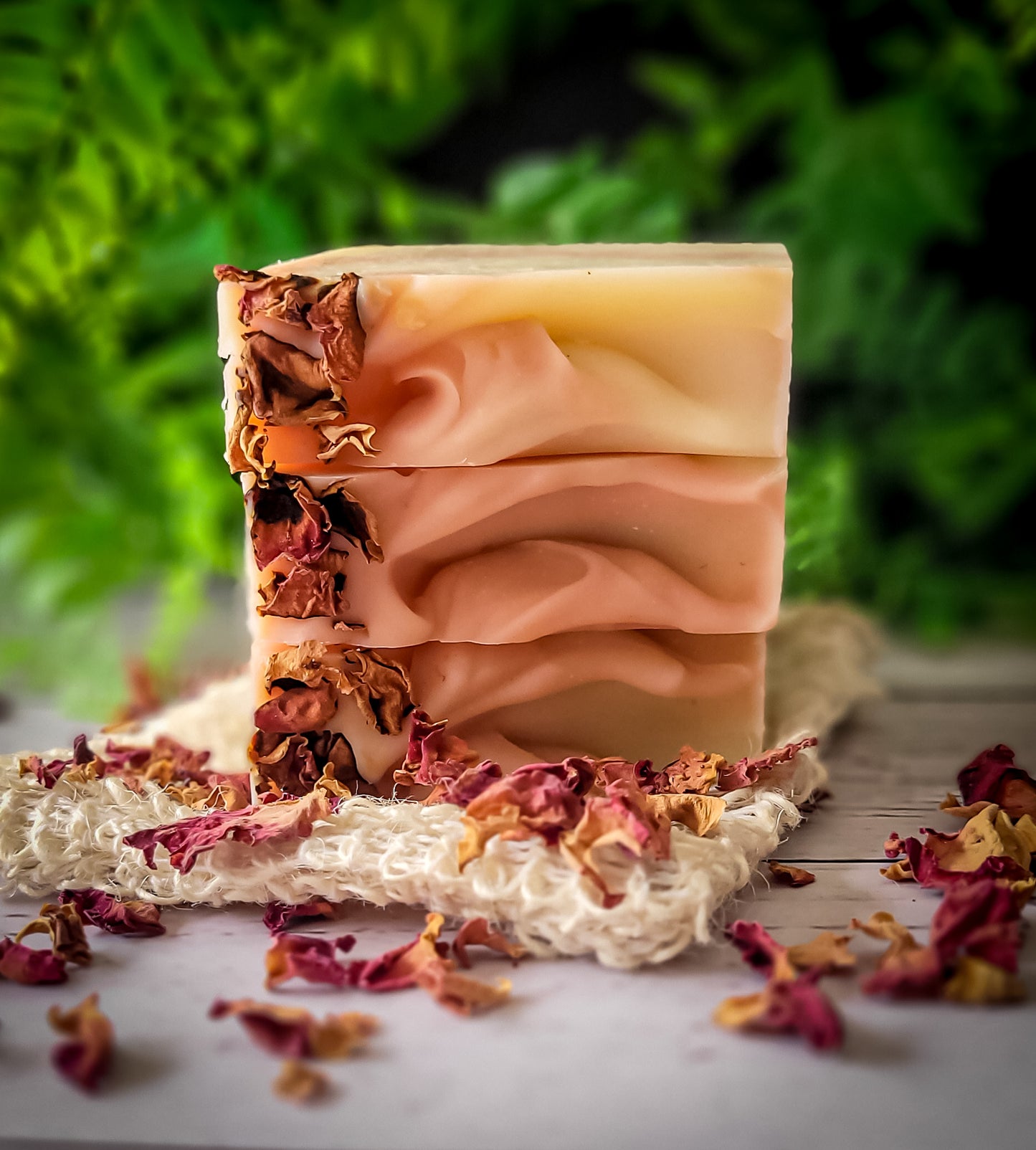 Rosehip, coconut milk and rose clay soap/ Jabón Rosa Mosqueta, Arcilla Rosada y Leche de Coco-Natural, suave y perfecto para piel sensible.