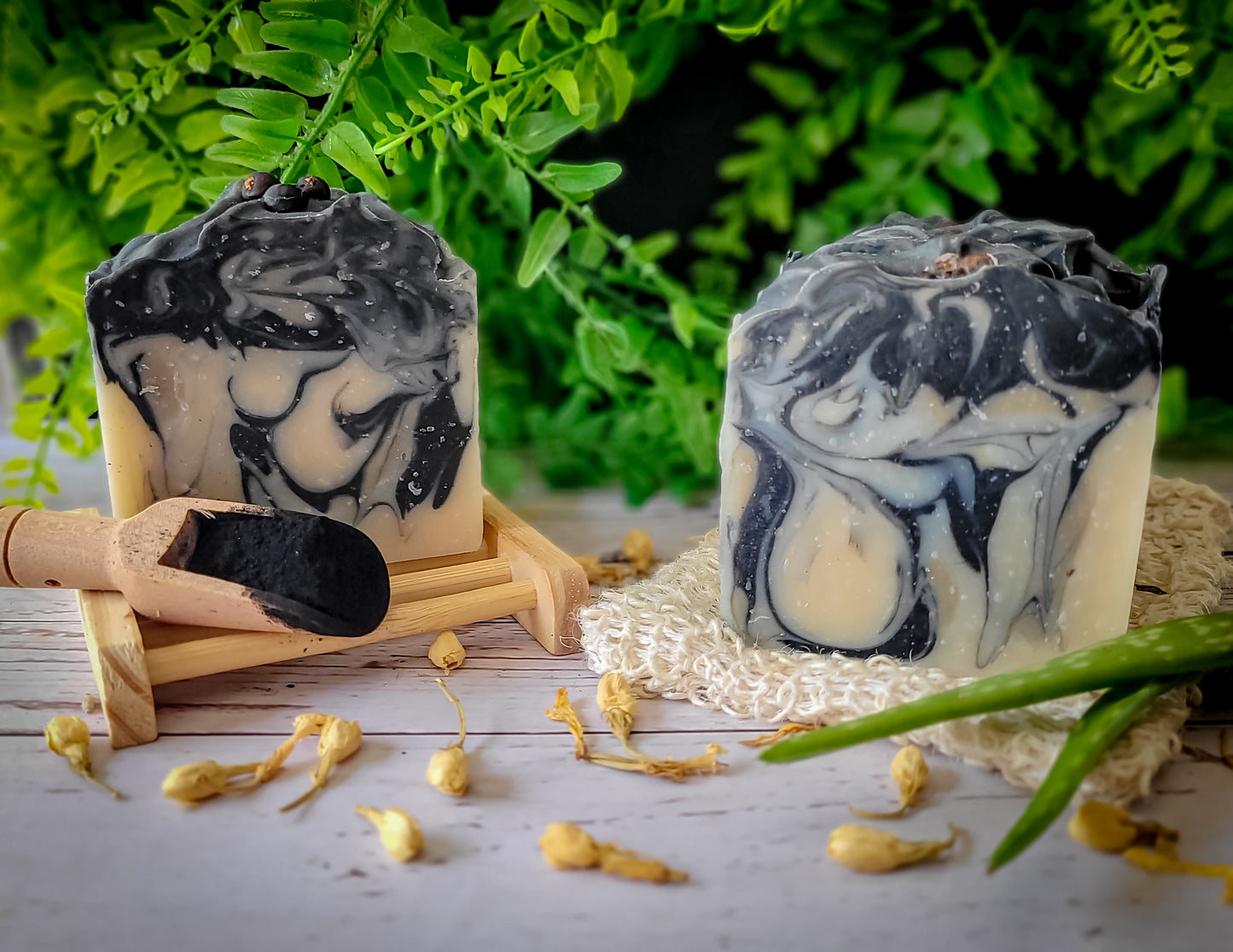 Jabón Natural Detox con Aloe Vera, Carbón Activado, barro de mar muerto y Árbol de Té