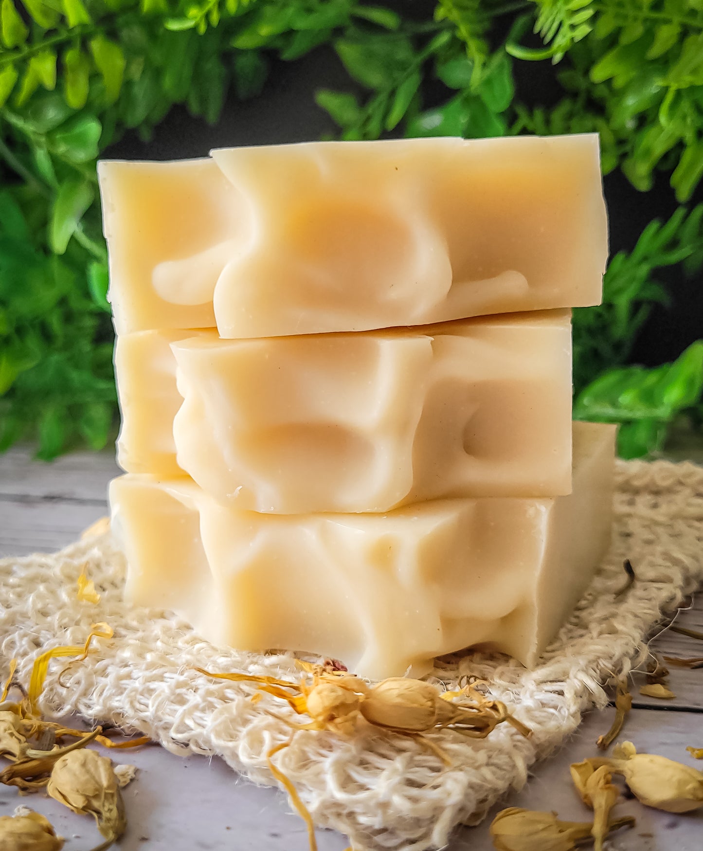 Jabón Artesanal de Colágeno & Aloe Vera – Hidratación y Firmeza