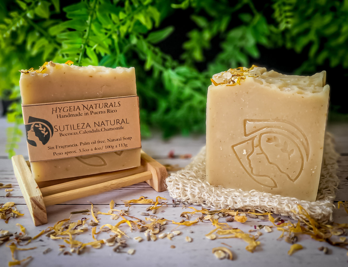 Jabón Artesanal Natural con Caléndula, Manzanilla, Cera de Abeja y Avena – Ideal para Piel Sensible y Seca