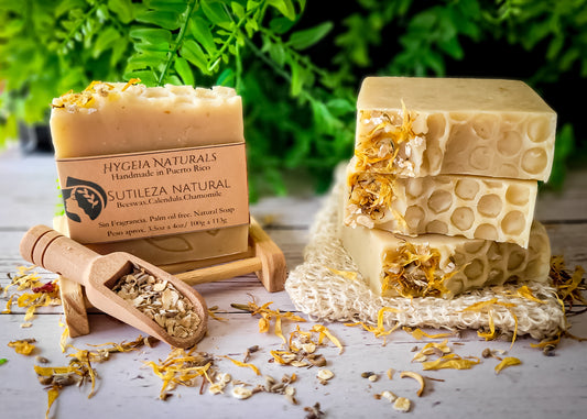 Jabón Artesanal Natural con Caléndula, Manzanilla, Cera de Abeja y Avena – Ideal para Piel Sensible y Seca