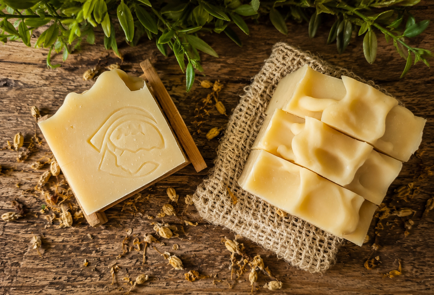 Jabón Artesanal de Colágeno & Aloe Vera – Hidratación y Firmeza
